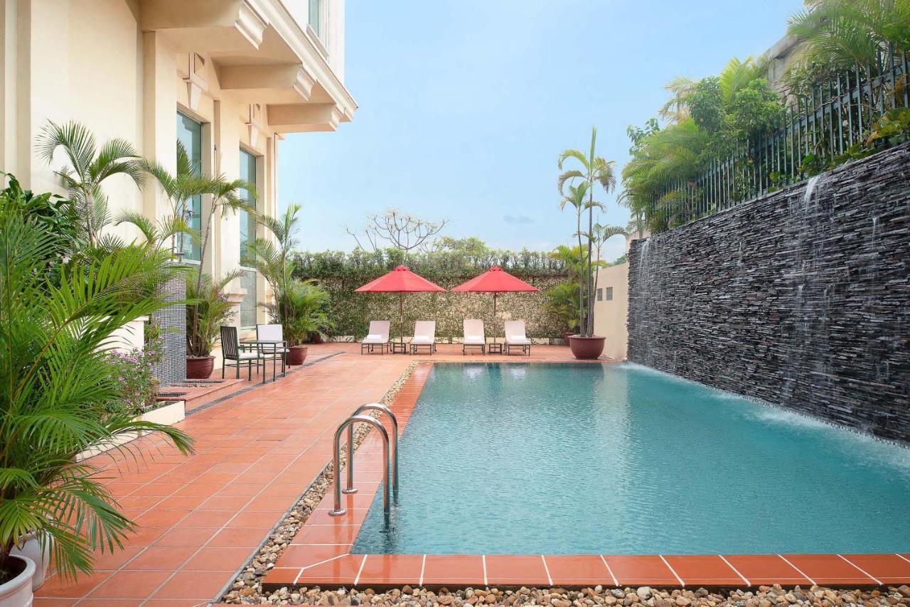 Avani Hai Phong Harbour View Hotel Exteriör bild