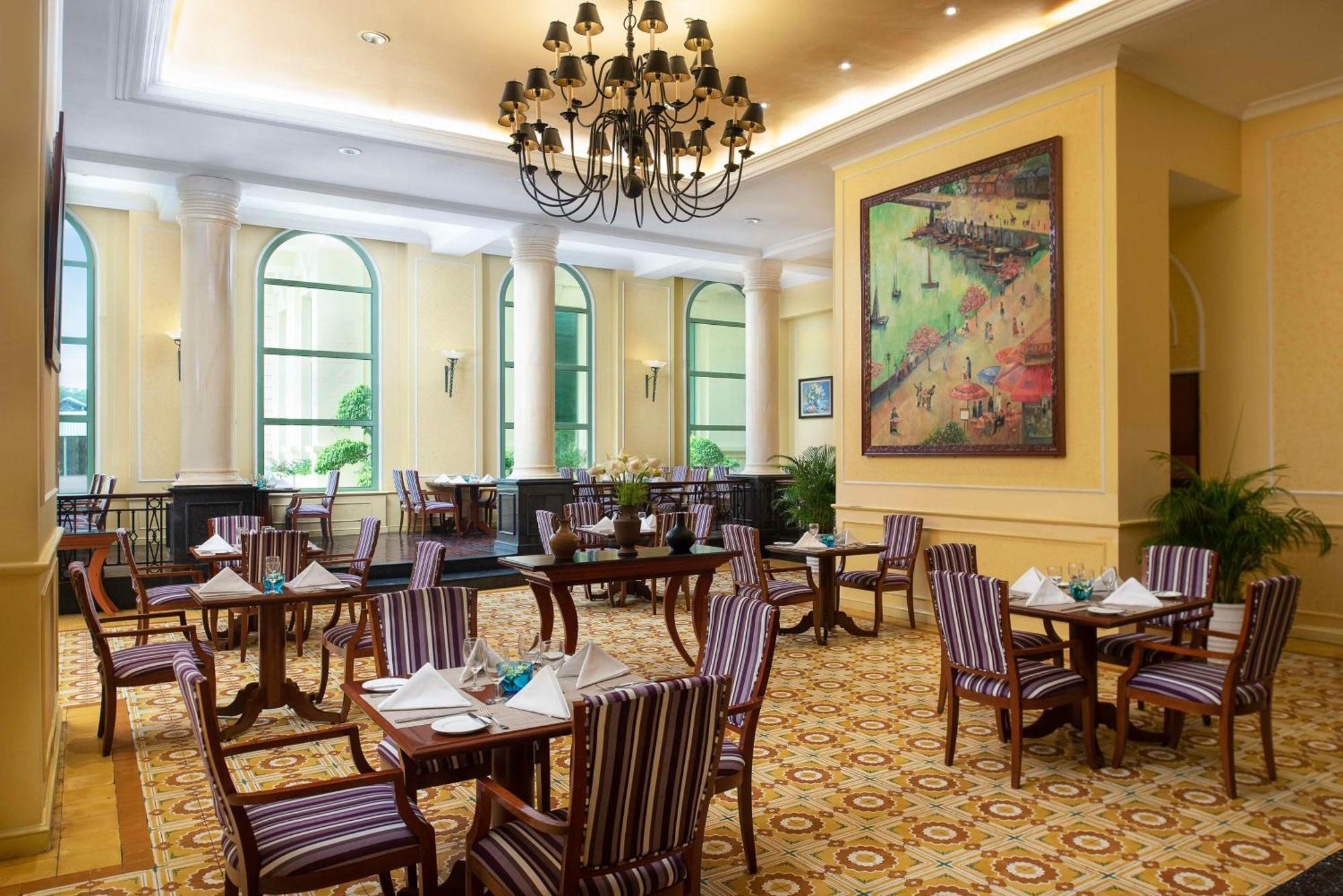 Avani Hai Phong Harbour View Hotel Exteriör bild