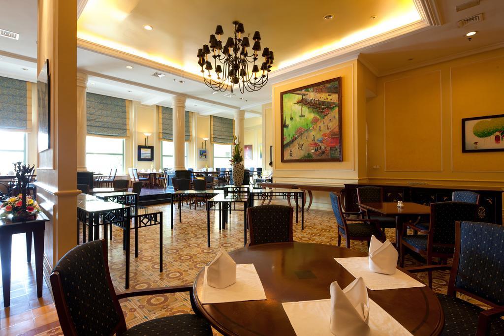 Avani Hai Phong Harbour View Hotel Exteriör bild